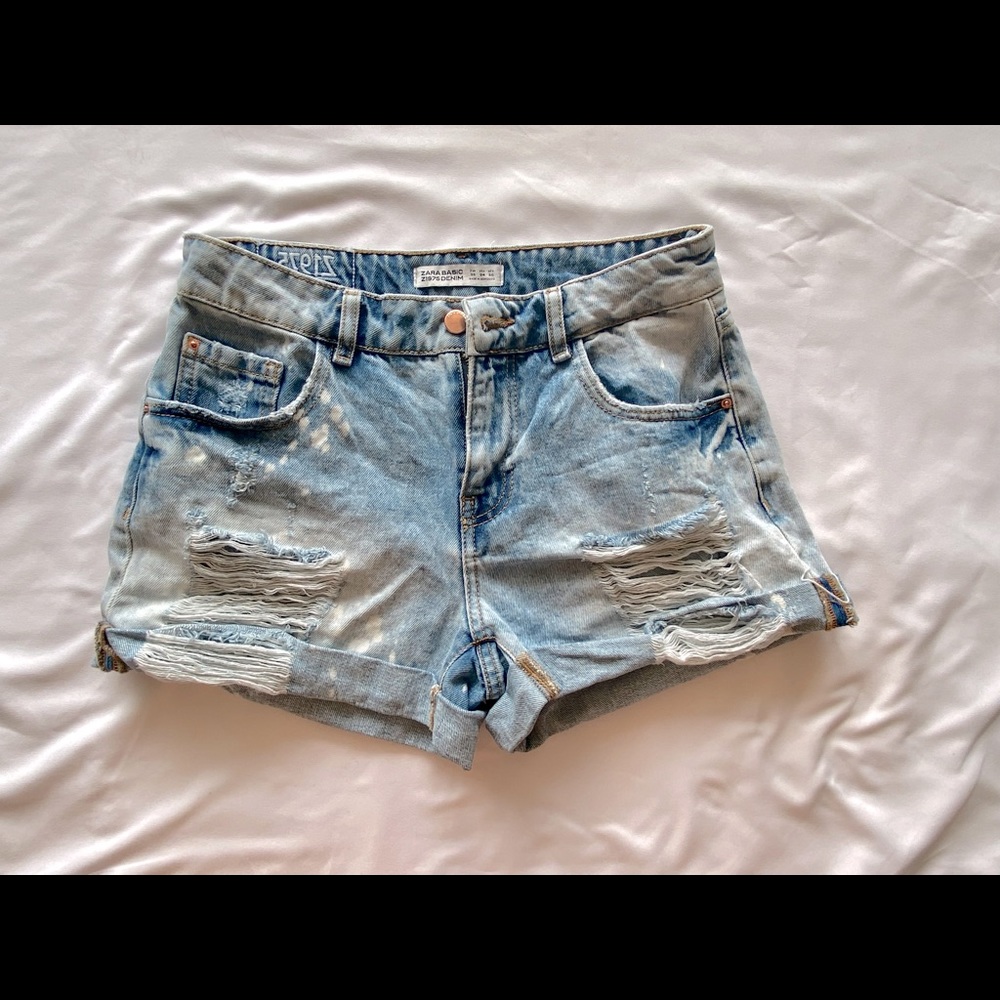 Zara women’s high waisted vintage denim shorts